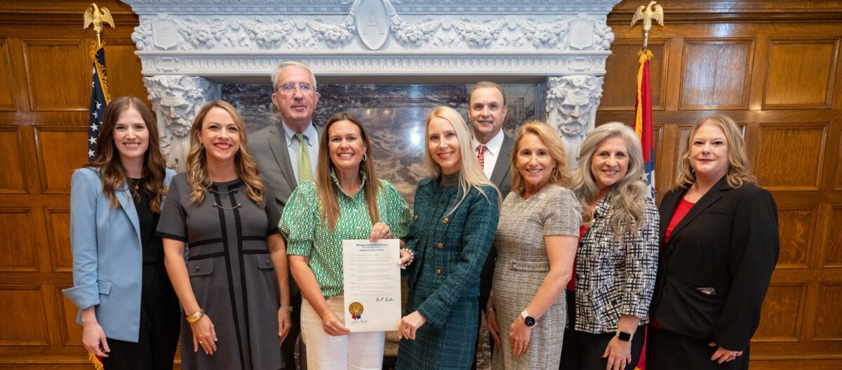 Governor Sarah Huckabee Sanders proclaims Chamber of Commerce Week in Arkansas